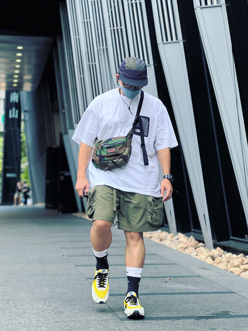 「THE NORTH FACE、NIKE、ACG、UNDER COVER、MYSTERY RANCH、ootd、streetstyle、streetfashion、menswear」｜「MYSTERY RANCHのアイテム（ショルダーバッグ、グリーン系）」を使った、Colorholic manさん（メンズ・172cm）の夏コーディネートの1枚目の写真