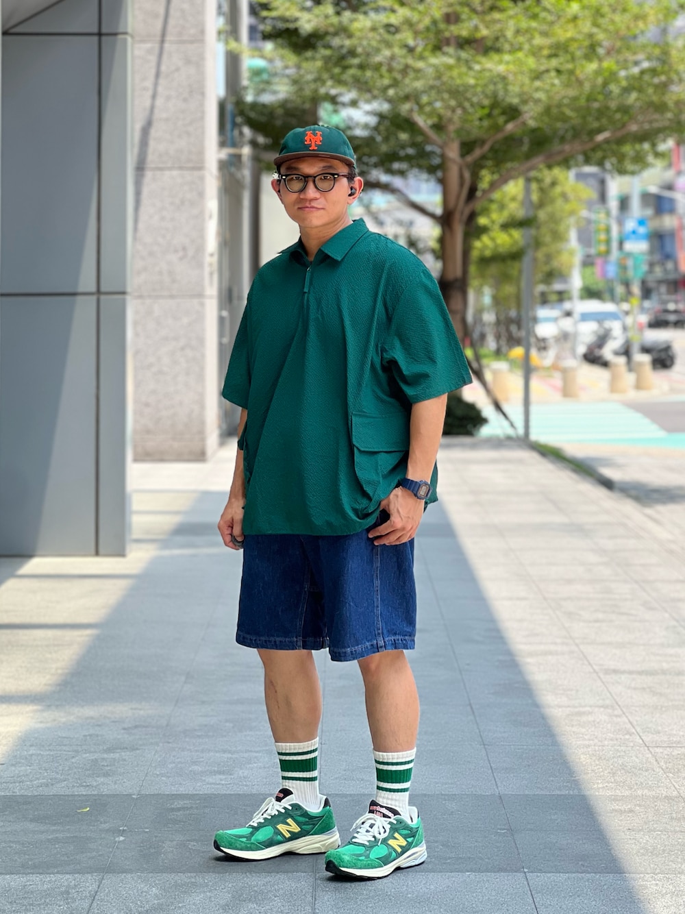 「top basics、GRAMICCI、New Balance、NEW ERA、BEAMS、CITYBOY、ootd、streetstyle、streetfashion、menswear、ストリート、スニーカーコーデ、ストリートコーデ、夏セールで買いました」｜「top basicsのアイテム（アンサンブル、グリーン系）」を使った、Colorholic manさん（メンズ・172cm）の夏コーディネートの1枚目の写真