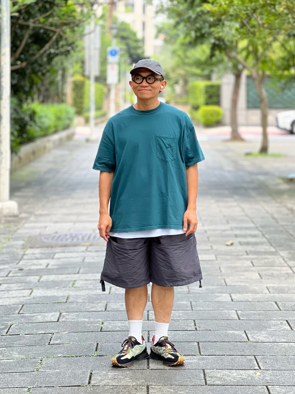 「THE NORTH FACE PURPLE LABEL、Anglan、New Balance、ootd、wiwt、streetstyle、streetfashion、menswear、夏コーデ、シンプルコーデ、夏ファッション、お洒落さんとつながりたい、スニーカーコーデ、アウトドア/アスレジャー、Tシャツコーデ」｜「THE NORTH FACE PURPLE LABELのアイテム（Tシャツ/カットソー、グリーン系）」を使った、Colorholic manさん（メンズ・172cm）の夏コーディネートの1枚目の写真