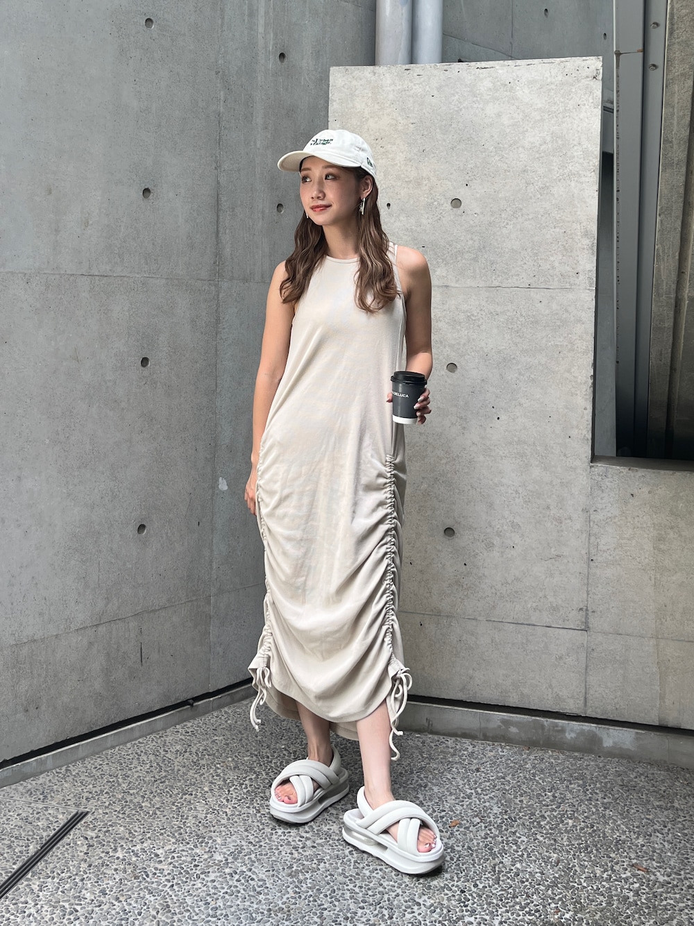 「アツいコーデ全部見せ、スポーツミックス、プチプラ、夏コーデ」｜「Fluggeのteleco drawstring OP/テレコドローストリングワンピース（ワンピース、ホワイト系）」を使った、Nanamiさん（レディース・156cm）の夏コーディネートの1枚目の写真