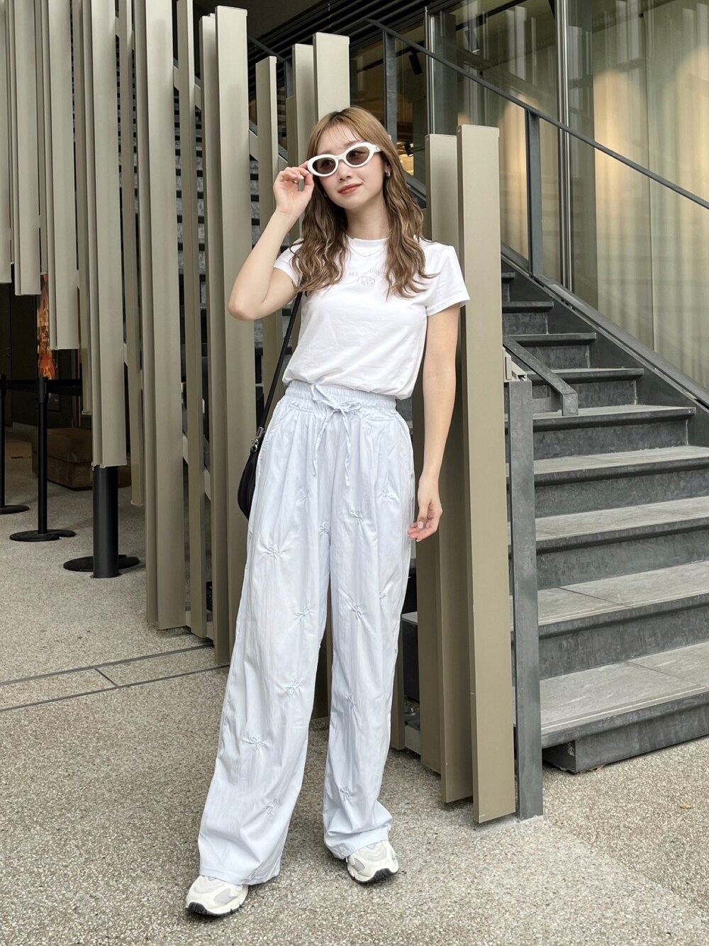 「秋っぽコーデ更新中、めがね、シンプルコーデ、ラクチンコーデ、シンプルスタイル、パンツコーデ」｜「Fluggeのアイテム（パンツ、ブルー系）」を使った、Nanamiさん（レディース・156cm）の秋コーディネートの1枚目の写真