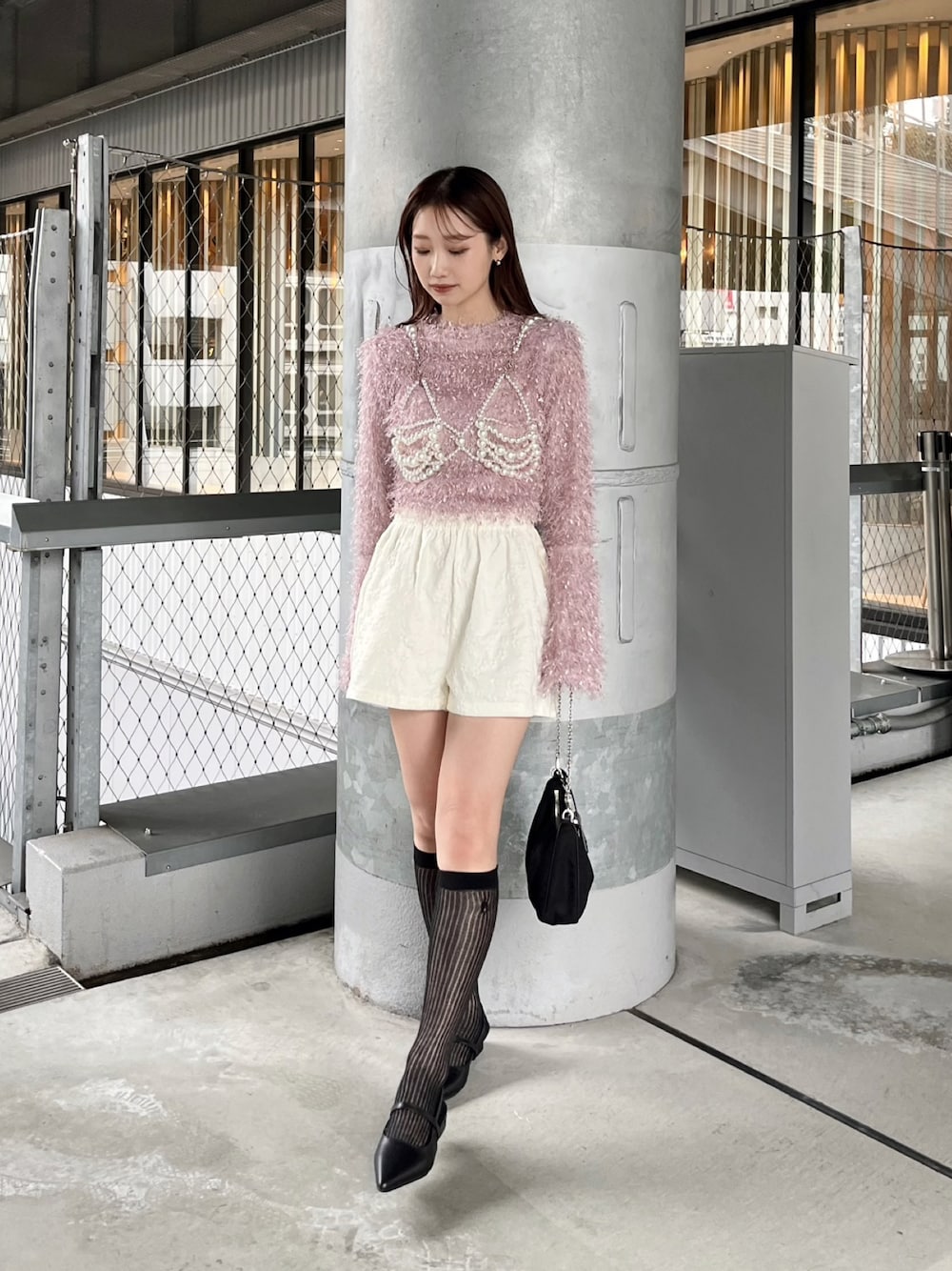 uyu.（ウユ）の「Flare Sleeves Back Open Shaggy Tops / フレア