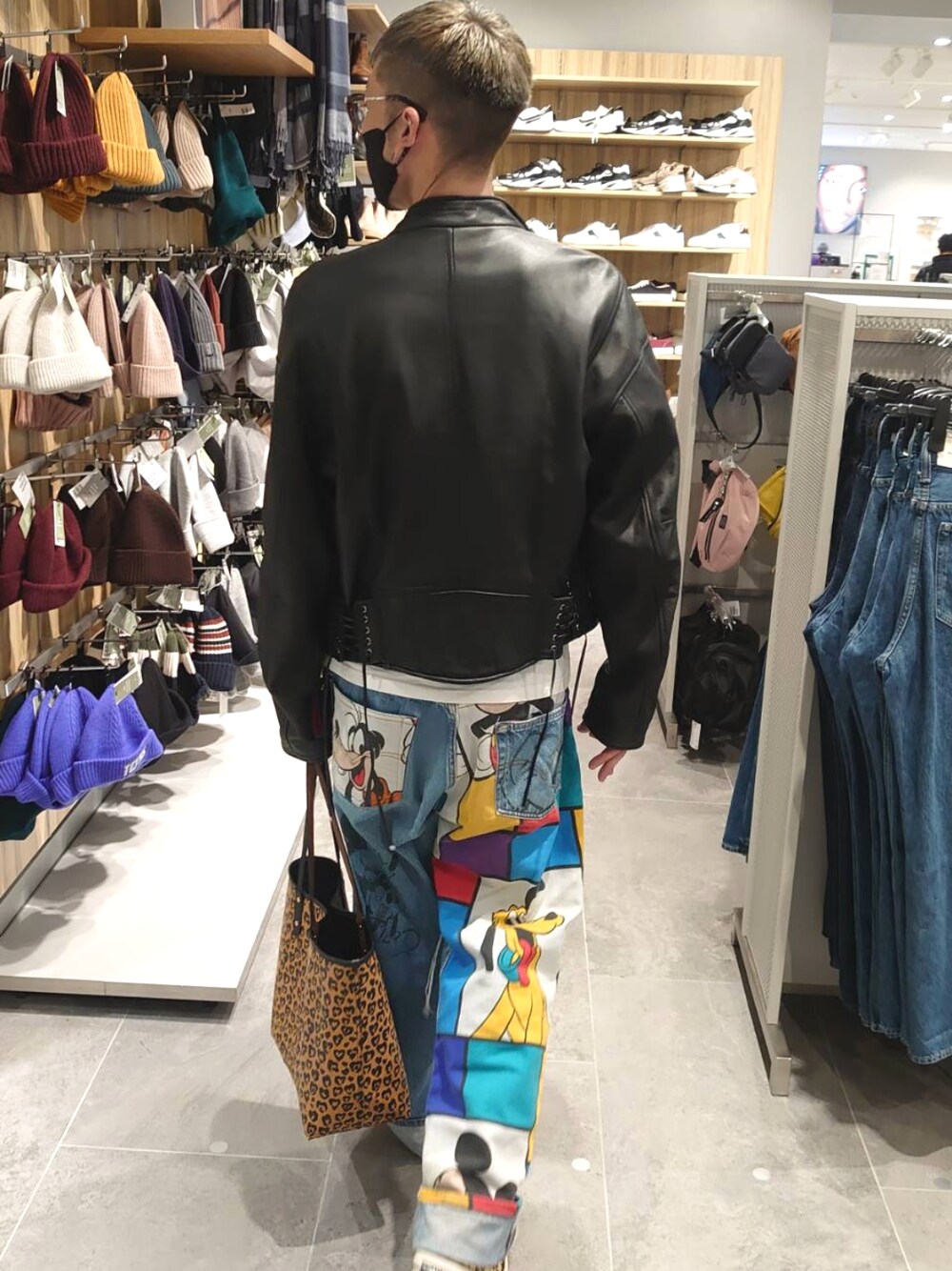 「おしゃれさんと繋がりたい、休日スタイル、ディーゼル、ディーゼルブラックゴールド、リメイクジーンズ、リーバイス501、COACH、ロック、パンク」｜「DIESEL BLACK GOLDのアイテム（ライダースジャケット、ブラック系）」を使った、たけしゃたばさん（メンズ・178cm）の春コーディネートの1枚目の写真