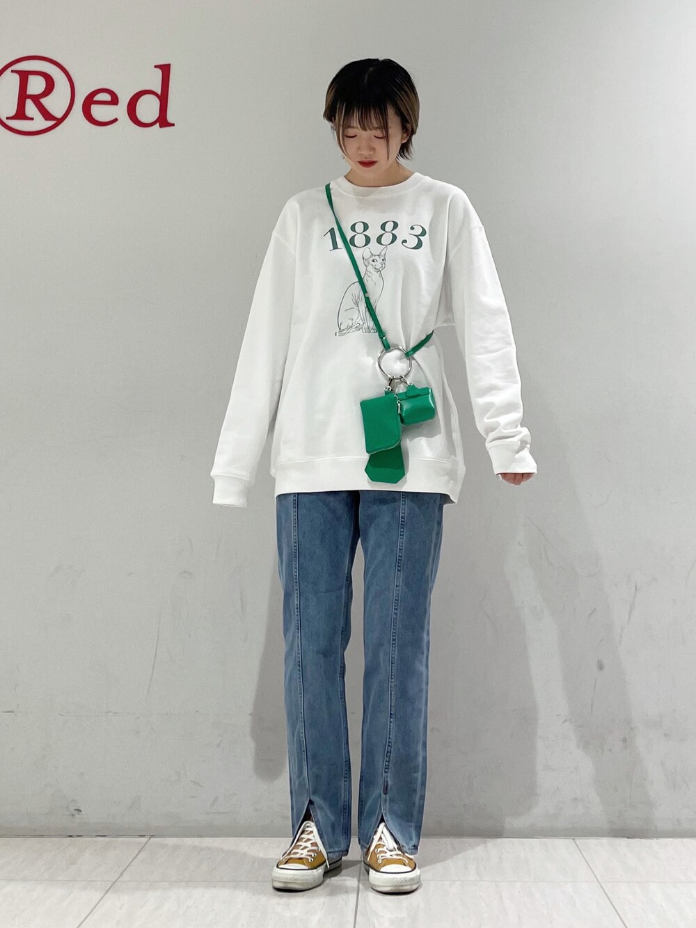 「スウェット、カジュアル、ストリート、メンズライク、デニムパンツ、シンプルコーデ、ミニバッグ、カジュアルコーデ、ゆるコーデ、Junred」｜「noa × JUNRed コラボスウェットのアイテム（その他、その他）」を使った、shioriさん（レディース・164cm）の冬コーディネートの1枚目の写真