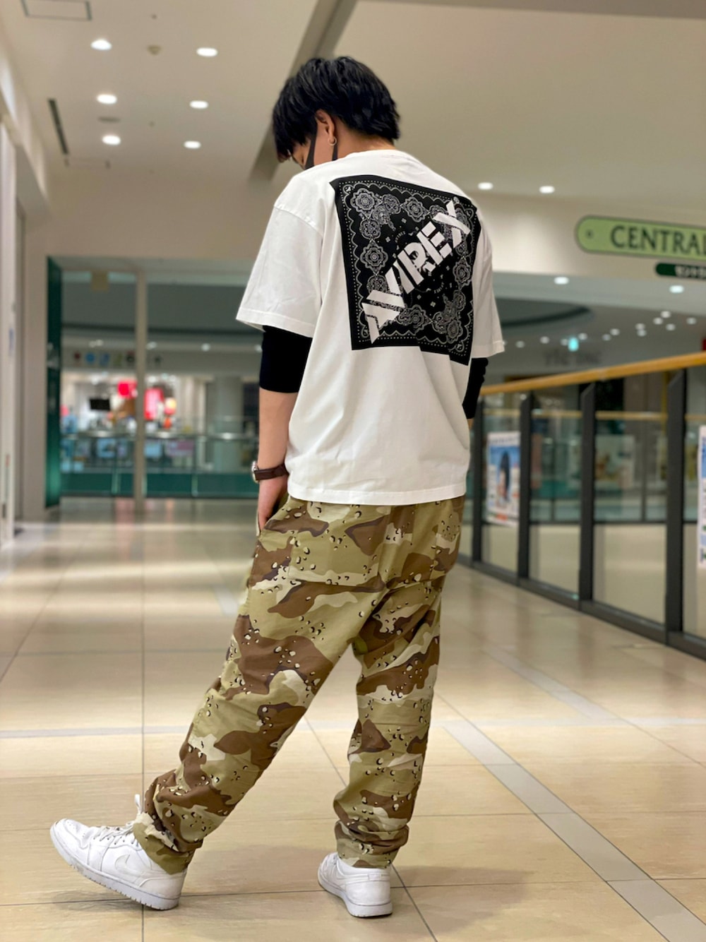 迷彩 パンツ コーデ