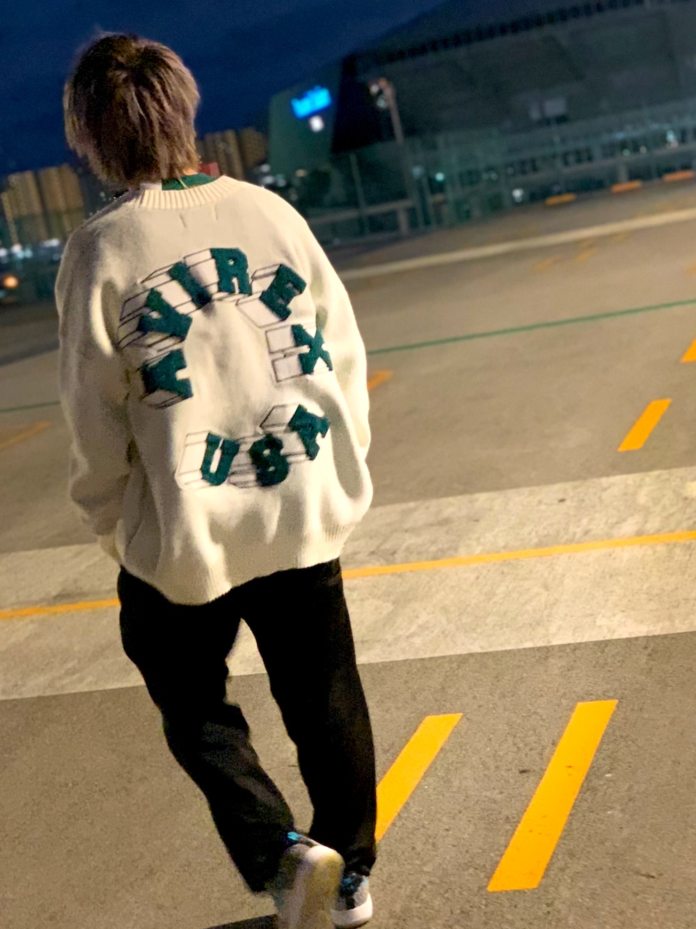 「大人カジュアル、クリスマスに着たい服、休日スタイル、ゆるコーデ、冬のコーデ、おしゃれさんと繋がりたい、ニットコーデ、AVIREX、ファッションの力を信じよう、いいね、save、フォローお願いします🤑」｜「AVIREXの【Dickies × AVIREX】 ダブルニー センタープレス ワークパンツ / DOUBLE KNEE CENTER PRESS WORK PANT / アヴィレックス / ディッキーズ（その他パンツ、ブラック系）」を使った、AOIさん（メンズ・171cm）の冬コーディネートの1枚目の写真