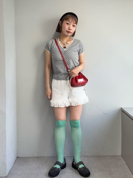 「CIAOPANIC（チャオパニック）のピコレースVネックコンパクトTee（Tシャツ/カットソー、グレー系）」を使った、みゆさん（レディース・164cm）の春コーディネート