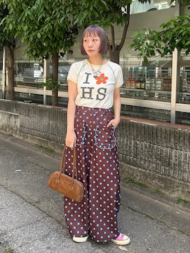 「HELLO.SANFRANCISCO（ハローサンフランシスコ）の【HELLO.SANFRANCISCO/ハローサンフランシスコ】ドット柄フリルポケットボリュームパンツ（その他パンツ、ブラウン系）」を使った、みゆさん（レディース・164cm）の夏コーディネート