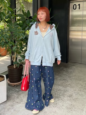 「HELLO.SANFRANCISCO（ハローサンフランシスコ）の【HELLO.SANFRANCISCO/ハローサンフランシスコ】ボーダーワッペンフリルジップネップフーディ（パーカー、ブルー系）」を使った、みゆさん（レディース・164cm）の夏コーディネート