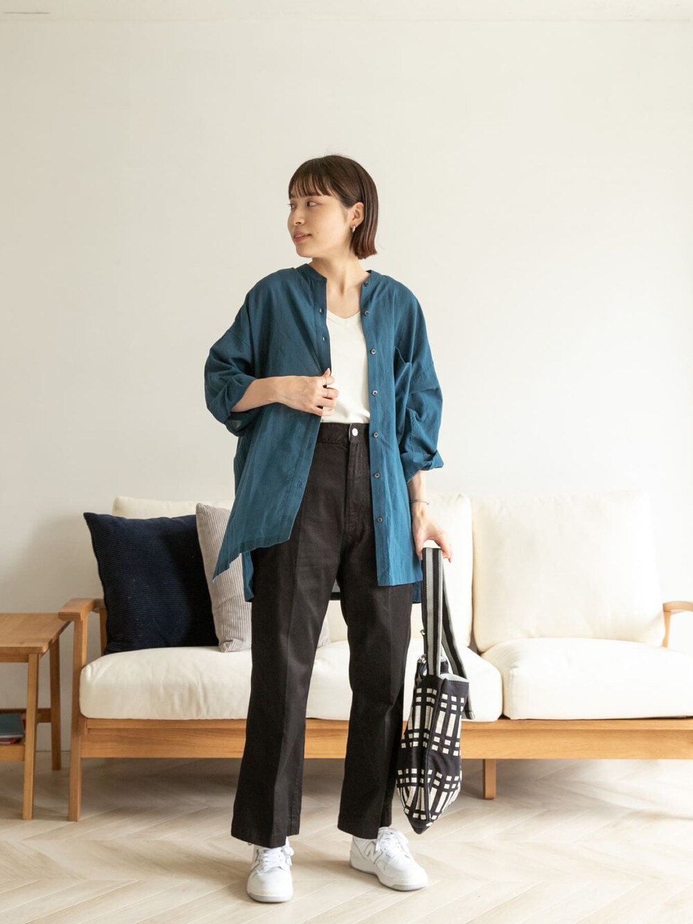 「FORK&SPOON、FORK&SPOON WOMEN、シンプルコーデ、大人カジュアル、シャツスタイル、フレアパンツ、秋カラー、秋コーデ」｜「FORK&SPOONのFORK&SPOON　スクエアカット7分袖シャツ（シャツ/ブラウス、ブルー系）」を使った、FORK&SPOON WOMENさん（レディース・161cm）の夏コーディネートの1枚目の写真