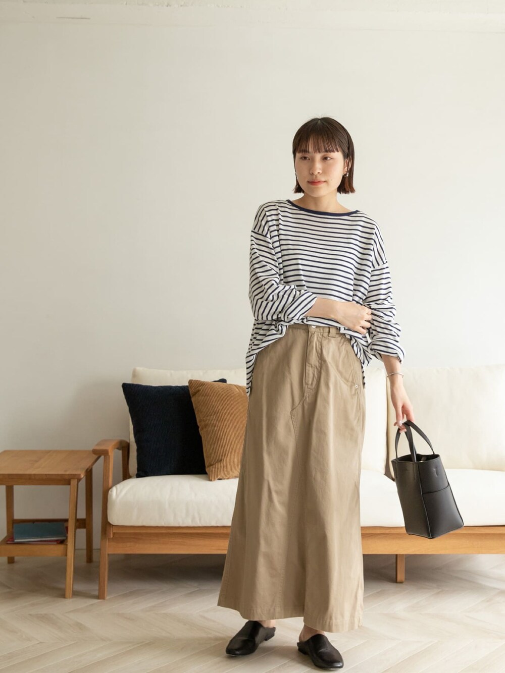 「FORK&SPOON、FORK&SPOON WOMEN、シンプルコーデ、カジュアル、ボーダートップス、スカートスタイル、秋コーデ」｜「FORK&SPOONのFORK&SPOON　ボーダールーズニット（ニット/セーター、ブルー系）」を使った、FORK&SPOON WOMENさん（レディース・161cm）の夏コーディネートの1枚目の写真