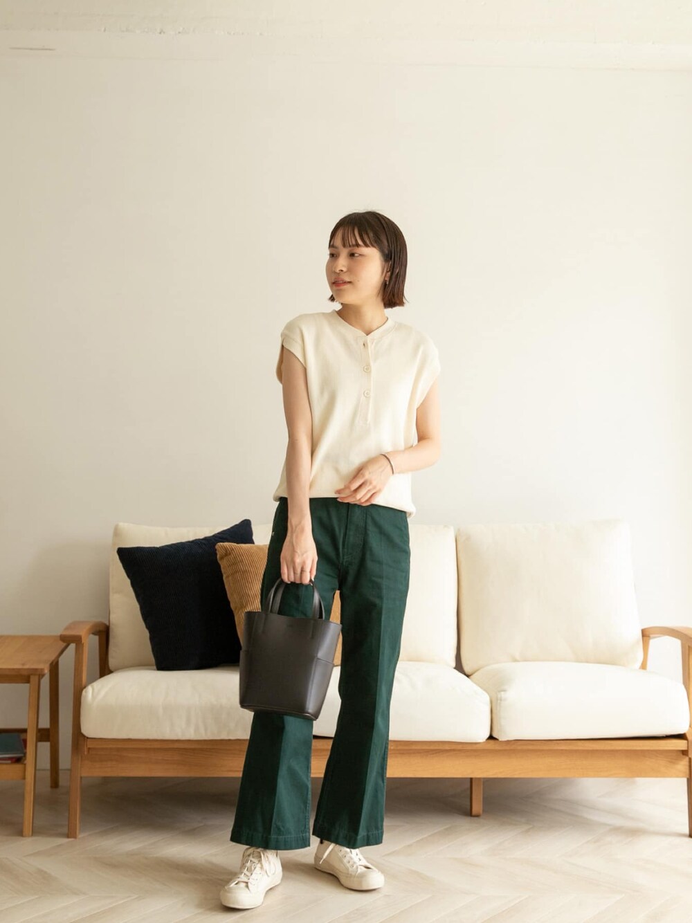 「FORK&SPOON、FORK&SPOON WOMEN、シンプルコーデ、オトナカジュアル、チノパン、グリーンパンツ、韓国ファッション」｜「FORK&SPOONのFORK&SPOON　ワッフルヘンリーネックプルオーバー（Tシャツ/カットソー、ホワイト系）」を使った、FORK&SPOON WOMENさん（レディース・161cm）の夏コーディネートの1枚目の写真