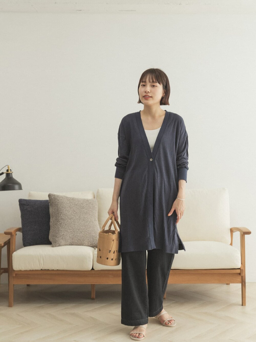 「FORK&SPOON、FORK&SPOON WOMEN、カジュアルコーデ、シンプルコーデ、リラックススタイル、ロングカーディガン、晩夏スタイル」｜「FORK&SPOONのFORK&SPOON　麻レーヨンテレコカーディガン（カーディガン/ボレロ、ブルー系）」を使った、FORK&SPOON WOMENさん（レディース・161cm）の夏コーディネートの1枚目の写真