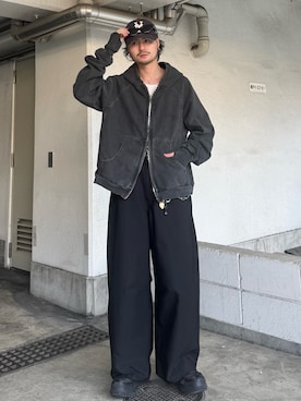 「ITTI（イッチ）のピグメントZIPフーディー ITTI exclusive for Lui's（パーカー、ブラック系）」を使った、KOU SUEMATSUさん（メンズ・172cm）の春コーディネート