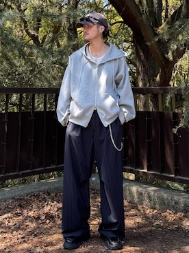 「Lui's（ルイス）のリラックス フードジップブルゾン（パーカー、グレー系）」を使った、KOU SUEMATSUさん（メンズ・172cm）の春コーディネート