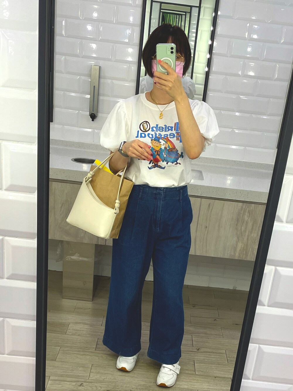 「summer、girl、VINTAGE、haircut」｜「UNIQLOのアイテム（パンツ、ブルー系）」を使った、陳小鹿さん（レディース・158cm）の秋コーディネートの1枚目の写真