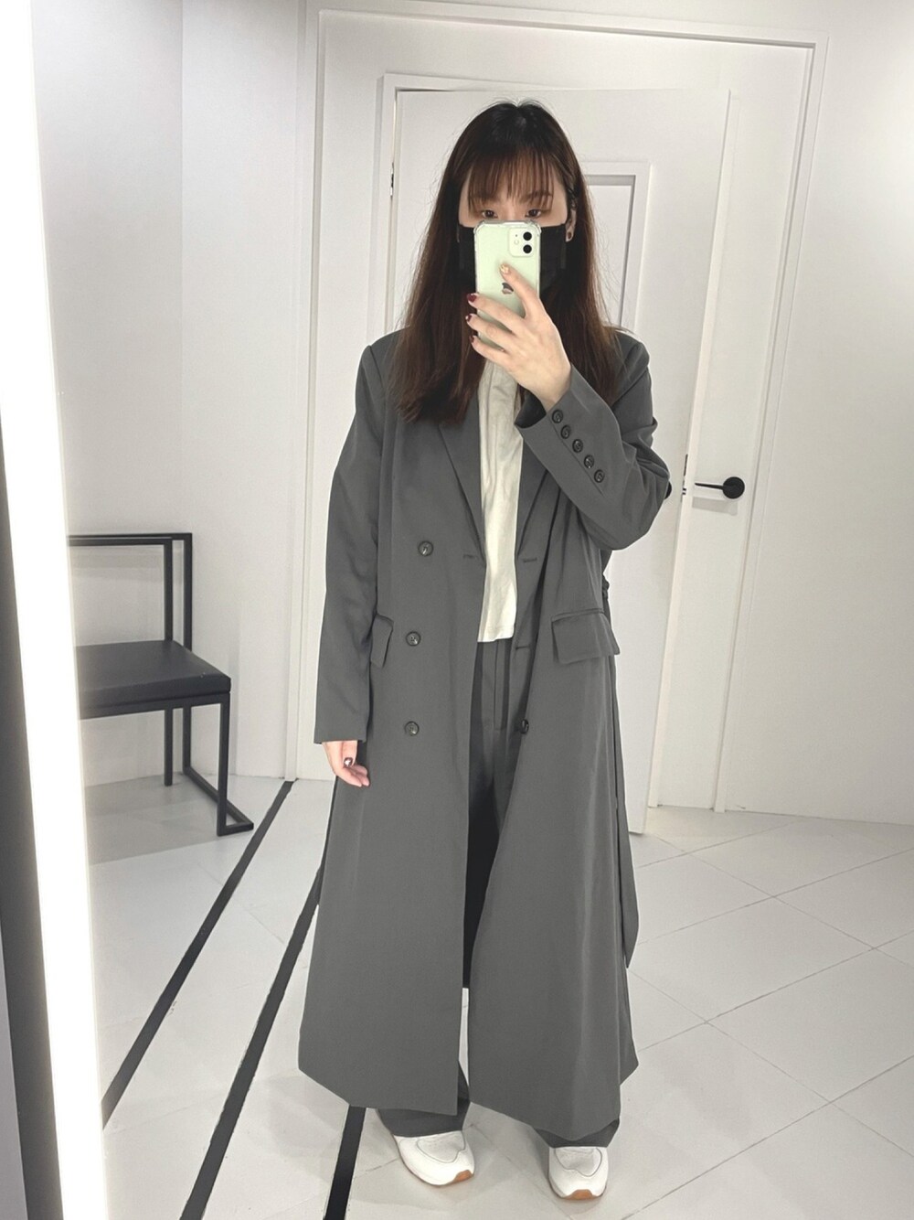 「New Balance、OL、girl、oversize」｜「MEIER.Qのアイテム（ジャケット/アウター、グレー系）」を使った、陳小鹿さん（レディース・158cm）の春コーディネートの1枚目の写真