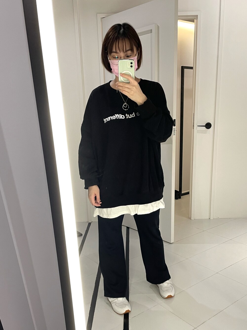 「PAZZOのアイテム（トップス、ブラック系）」を使った、陳小鹿さん（レディース・158cm）の秋コーディネートの1枚目の写真