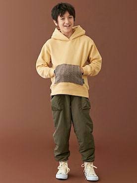 「petit main（プティマイン）のアイテム（パーカー）」を使った、petit　main・b-roomさん（キッズ・140cm）の秋コーディネート