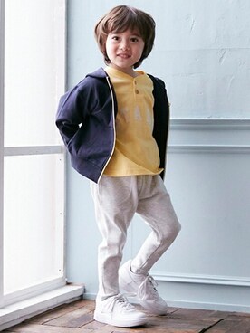 「petit main（プティマイン）のアイテム（パーカー）」を使った、petit　main・b-roomさん（キッズ・102cm）の春コーディネート