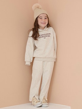 「スリット」｜「アイテム（スウェット）」を使った、petit　main・b-roomさん（キッズ・105cm）の冬コーディネート