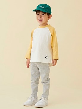 「petit main」｜「アイテム（スウェットパンツ）」を使った、petit　main・b-roomさん（キッズ・100cm）の冬コーディネート