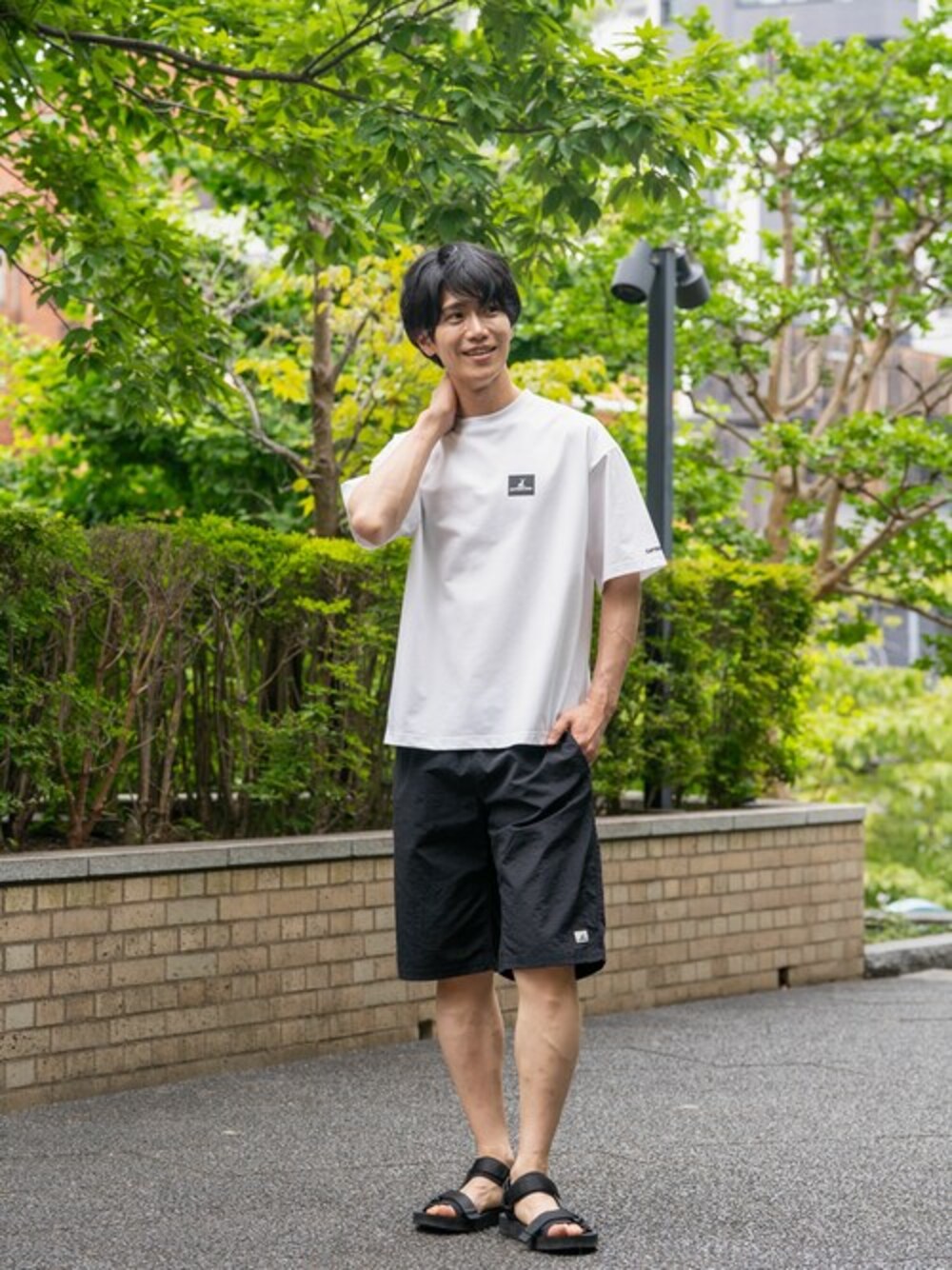 「カットソー、Tシャツ、ポンチ素材、バックロゴ、マックハウス、バギーショーツ、Machouse、CAPTAIN STAG」｜「CAPTAIN STAGのCAPTAIN STAG キャプテンスタッグ ポンチ素材 バックロゴショートスリーブTシャツ（Tシャツ/カットソー、ホワイト系）」を使った、マックハウスZOZOスタイリスト メンズさん（メンズ・178cm）の夏コーディネートの1枚目の写真