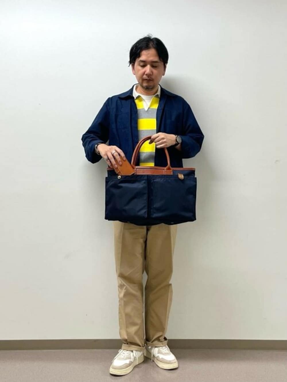 「トートバッグ、バッグ、Felisi、フェリージ、きれいめカジュアル、イタリアファッション、イタリア、ヘルメットバッグ、アズーロ・エ・マローネ」｜「FelisiのFelisi (フェリージ)トートバッグ 9236/DS（トートバッグ、ブルー系）」を使った、Felisiさん（メンズ・175cm）の秋コーディネートの1枚目の写真