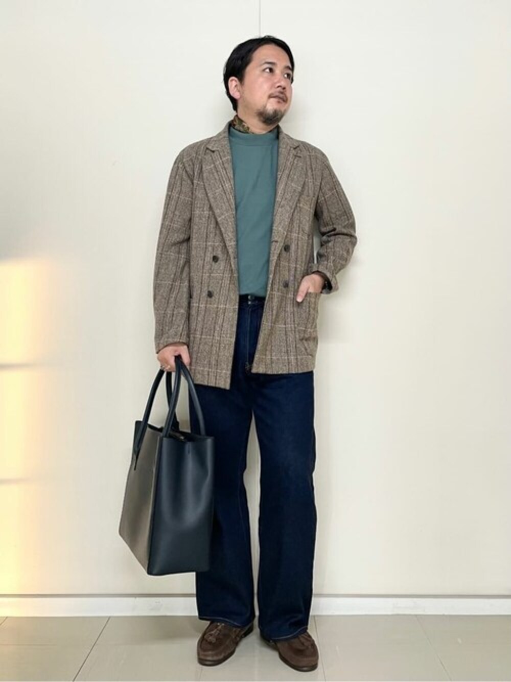 「トートバッグ、シンプル、バッグ、Felisi、フェリージ、きれいめカジュアル、シンプルコーデ、イタリアファッション、イタリア、アズーロ・エ・マローネ」｜「FelisiのFelisi トートバッグ 21/26/A+DS（トートバッグ、ブルー系）」を使った、Felisiさん（メンズ・170cm）の秋コーディネートの1枚目の写真
