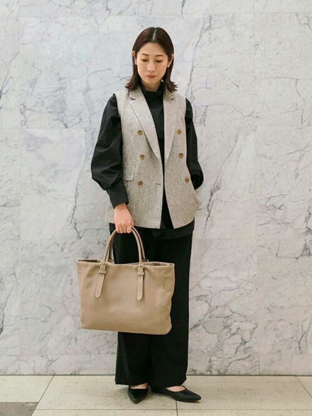 Felisiのトートバッグ（ベージュ系）を使った人気ファッション
