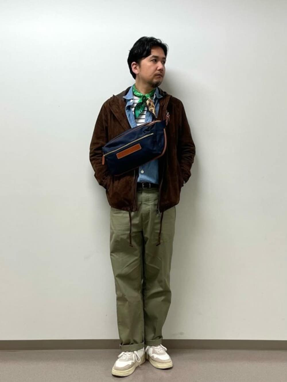 「ショルダーバッグ、バッグ、Felisi、フェリージ、きれいめカジュアル、シンプルコーデ、イタリアファッション、ボディバッグ、イタリア、アズーロ・エ・マローネ」｜「FelisiのFelisi ウエストバッグ 427/2/DS（ボディバッグ/ウエストポーチ、ブルー系）」を使った、Felisiさん（メンズ・170cm）の秋コーディネートの1枚目の写真