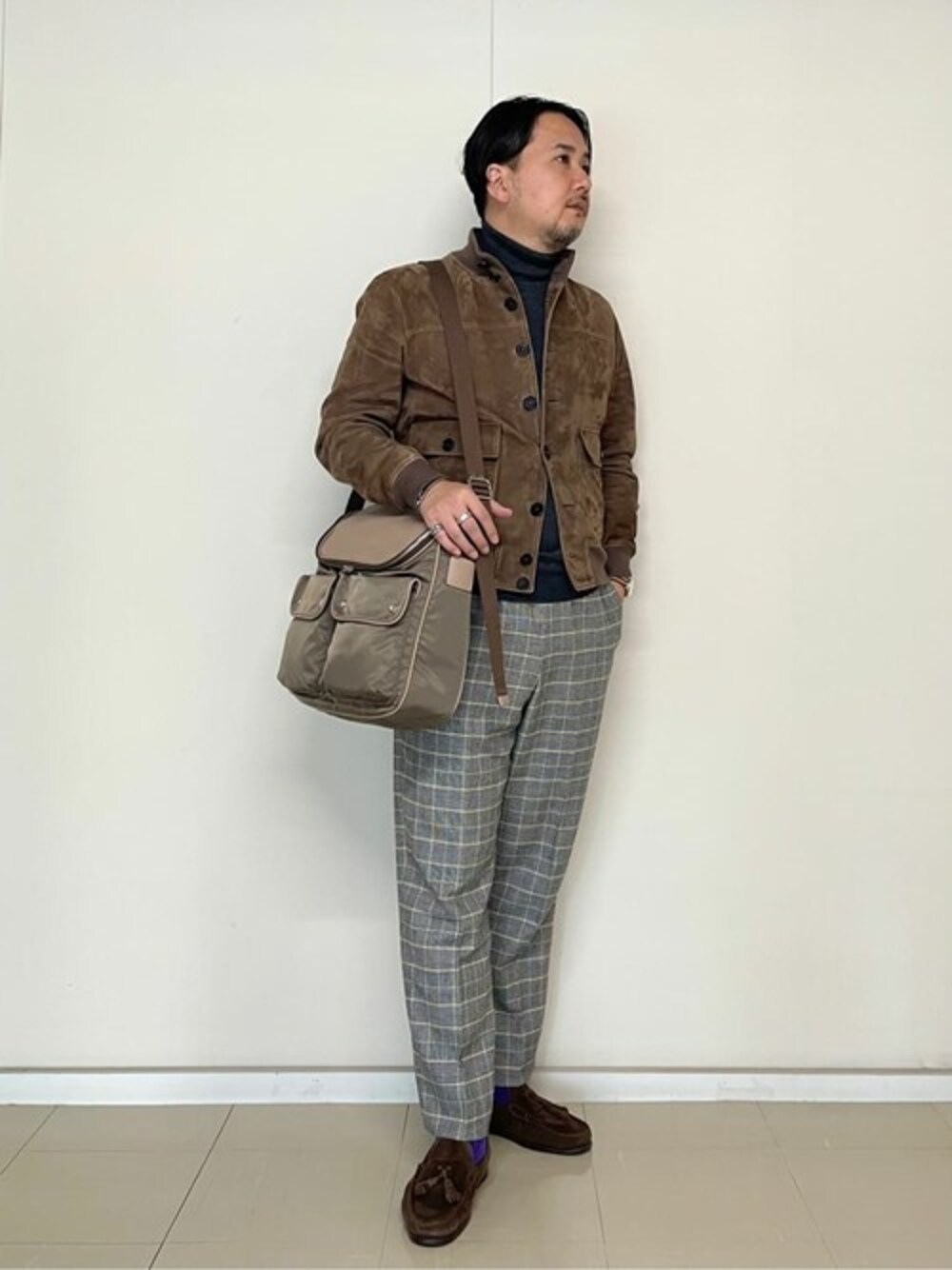 「ショルダーバッグ、バッグ、Felisi、フェリージ、お出かけコーデ、きれいめカジュアル、シンプルコーデ、イタリアファッション、イタリア、クリスマスコーデ」｜「FelisiのFelisi（フェリージ） ショルダーバッグ 23/27/DS+LD（ショルダーバッグ、ベージュ系）」を使った、Felisiさん（メンズ・170cm）の秋コーディネートの1枚目の写真