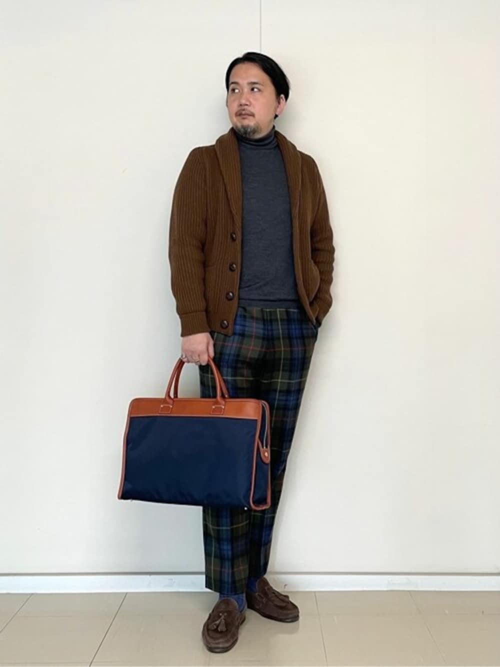 「トートバッグ、バッグ、Felisi、フェリージ、ビジネススタイル、きれいめカジュアル、イタリアファッション、ビジネスカジュアル、イタリア、アズーロ・エ・マローネ」｜「FelisiのFelisi（フェリージ） ブリーフケース 1773/1/DS（ビジネスバッグ、ブルー系）」を使った、Felisiさん（メンズ・170cm）の冬コーディネートの1枚目の写真