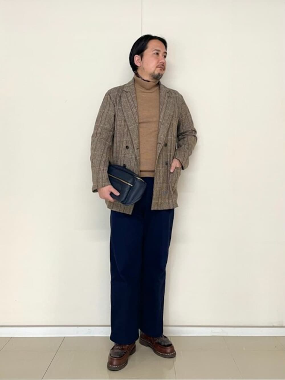 「ジャケット、バッグ、Felisi、フェリージ、旅行、イタリアファッション、ボディバッグ、ウエストポーチ、イタリア、アズーロ・エ・マローネ」｜「FelisiのFelisi（フェリージ） ボディバッグ 799/10/LD+DS（ボディバッグ/ウエストポーチ、ブルー系）」を使った、Felisiさん（メンズ・170cm）の冬コーディネートの1枚目の写真