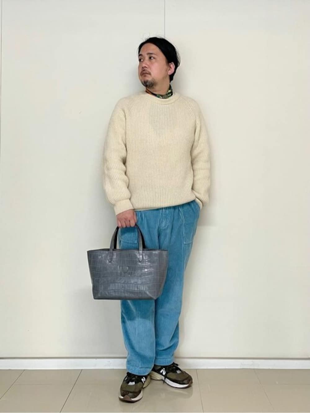 「トートバッグ、シンプル、バッグ、Felisi、フェリージ、休日スタイル、休日コーデ、きれいめカジュアル、シンプルコーデ、イタリア」｜「FelisiのFelisi（フェリージ） ハンドバッグ 17/28/SA（ハンドバッグ、グレー系）」を使った、Felisiさん（メンズ・170cm）の冬コーディネートの1枚目の写真