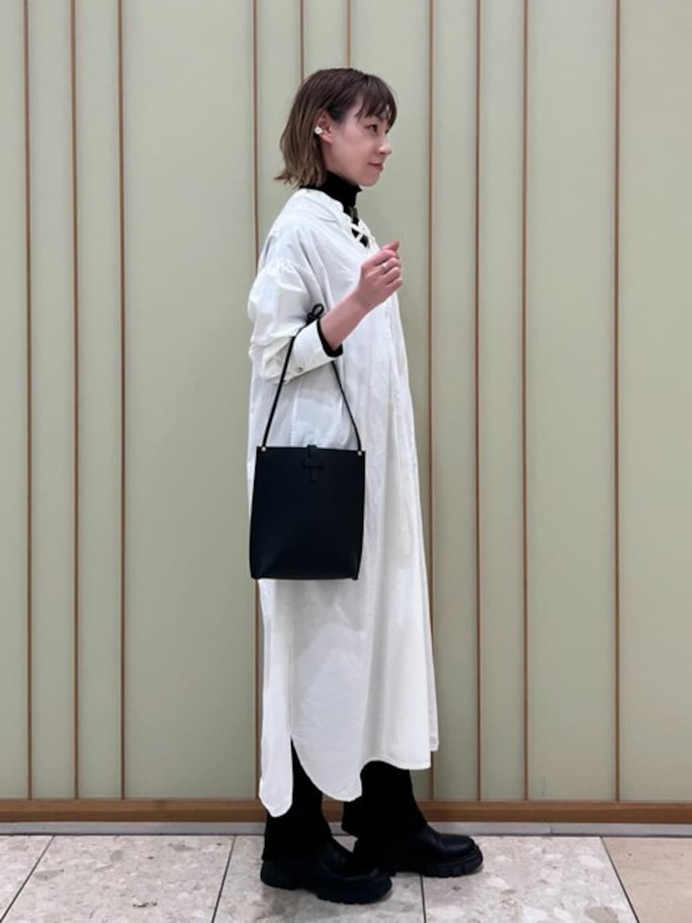 「シンプル、バッグ、Felisi、フェリージ、きれいめカジュアル、レザーバッグ、シンプルコーデ、ミニバッグ、イタリア、サコッシュ」｜「FelisiのFelisi (フェリージ)  ショルダーバッグ  23/23/A（ショルダーバッグ、ブルー系）」を使った、Felisiさん（レディース・158cm）の冬コーディネートの1枚目の写真