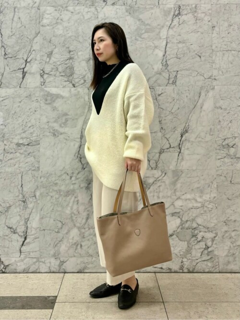 Felisiのトートバッグ（ベージュ系）を使った人気ファッション