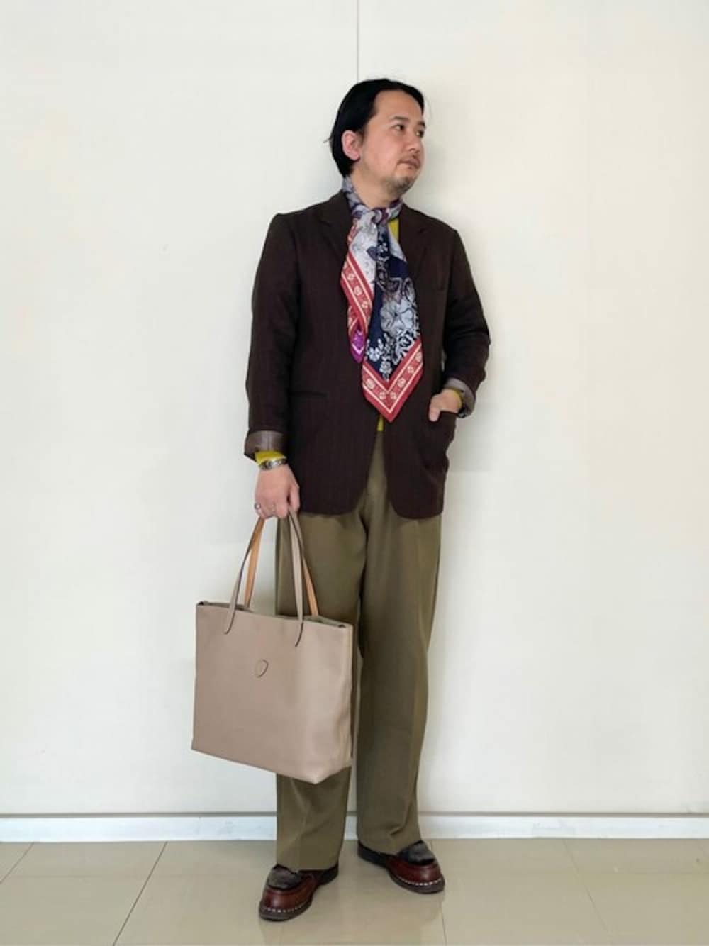 「ジャケット、トートバッグ、バッグ、Felisi、フェリージ、きれいめカジュアル、シンプルコーデ、イタリアファッション、おでかけコーデ、イタリア」｜「FelisiのFelisi（フェリージ） トートバッグ 15/50/LD+DS（トートバッグ、ベージュ系）」を使った、Felisiさん（メンズ・170cm）の冬コーディネートの1枚目の写真