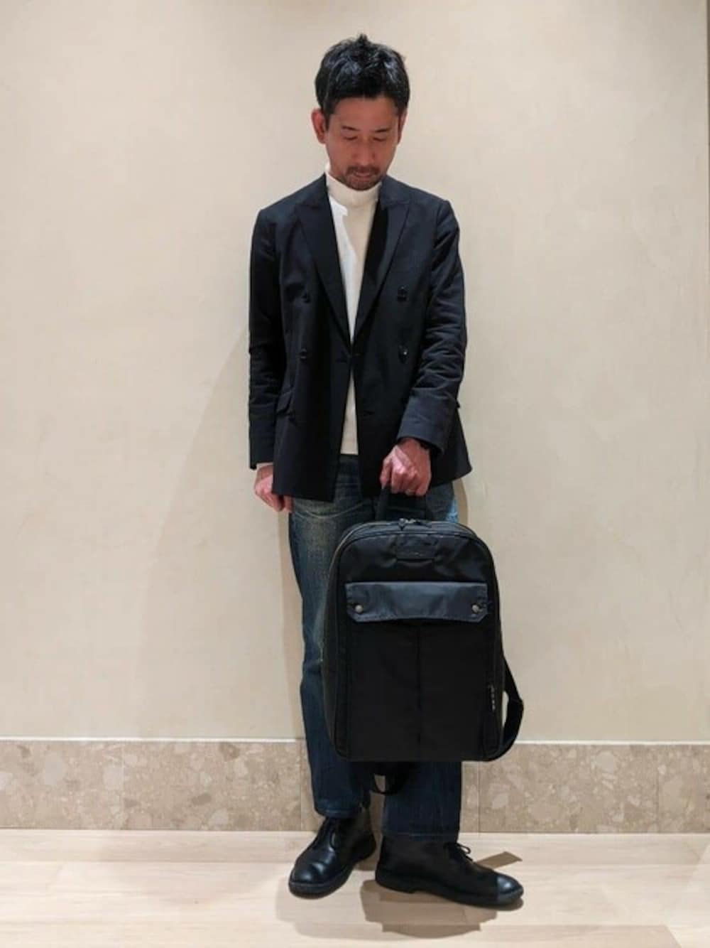 「ジャケット、シンプル、バックパック、リュック、バッグ、Felisi、フェリージ、きれいめカジュアル、シンプルコーデ、イタリア」｜「FelisiのFelisi（フェリージ） リュックサック 25/19/DS（バックパック/リュック、ブルー系）」を使った、Felisiさん（メンズ・171cm）の春コーディネートの1枚目の写真