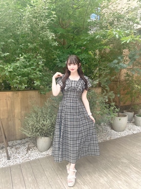 「MAJESTIC LEGON（マジェスティックレゴン）のパールリボンフリルボリュームサンダル（サンダル、ホワイト系）」を使った、ゆいのさん（レディース）の夏コーディネート