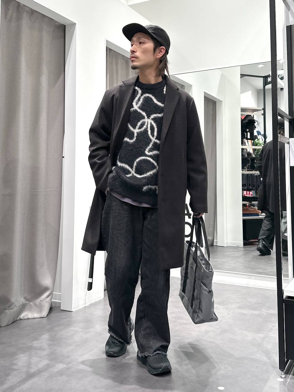 「差し色コーデ、リラックス、ゆったり、ラフ、カジュアル、LAKOLE」｜「LAKOLEの【New Balance/ニューバランス】FuelCell Propel v5 / 103688（スニーカー、ブラック系）」を使った、Yusukeさん（メンズ・173cm）の冬コーディネートの1枚目の写真