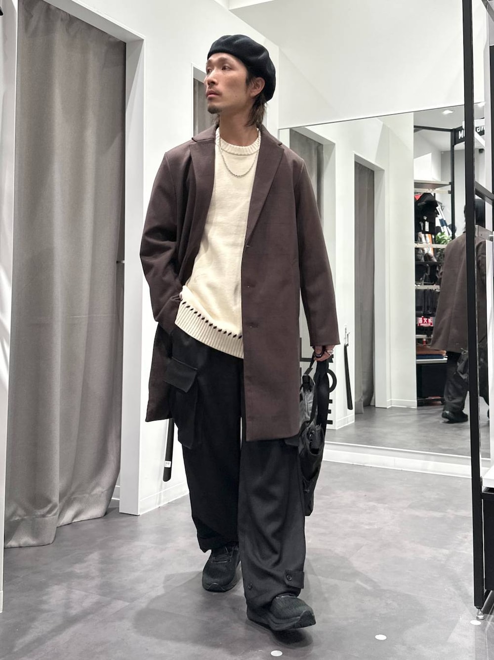 「LAKOLE、差し色コーデ、リラックス、ゆったり、ラフ、カジュアル」｜「LAKOLEの【New Balance/ニューバランス】FuelCell Propel v5 / 103688（スニーカー、ブラック系）」を使った、Yusukeさん（メンズ・173cm）の冬コーディネートの1枚目の写真