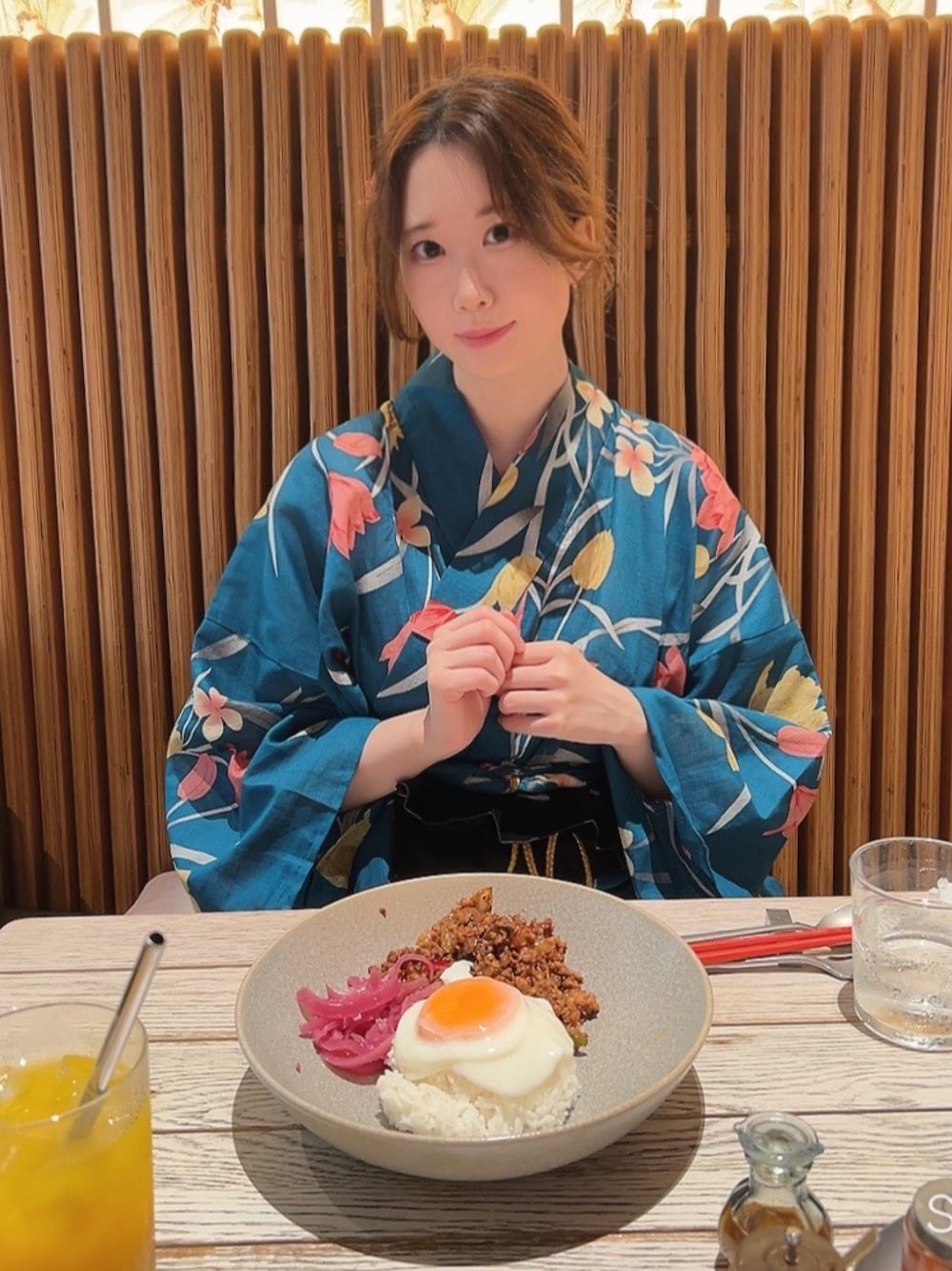 「浴衣、浴衣女子、ゆかたヘアアレンジ、花柄、ブルー、休日スタイル、夏コーデ、浴衣ヘア」｜「asakaのアイテム（浴衣、ブルー系）」を使った、nanaさん（レディース・155cm）の秋コーディネートの1枚目の写真