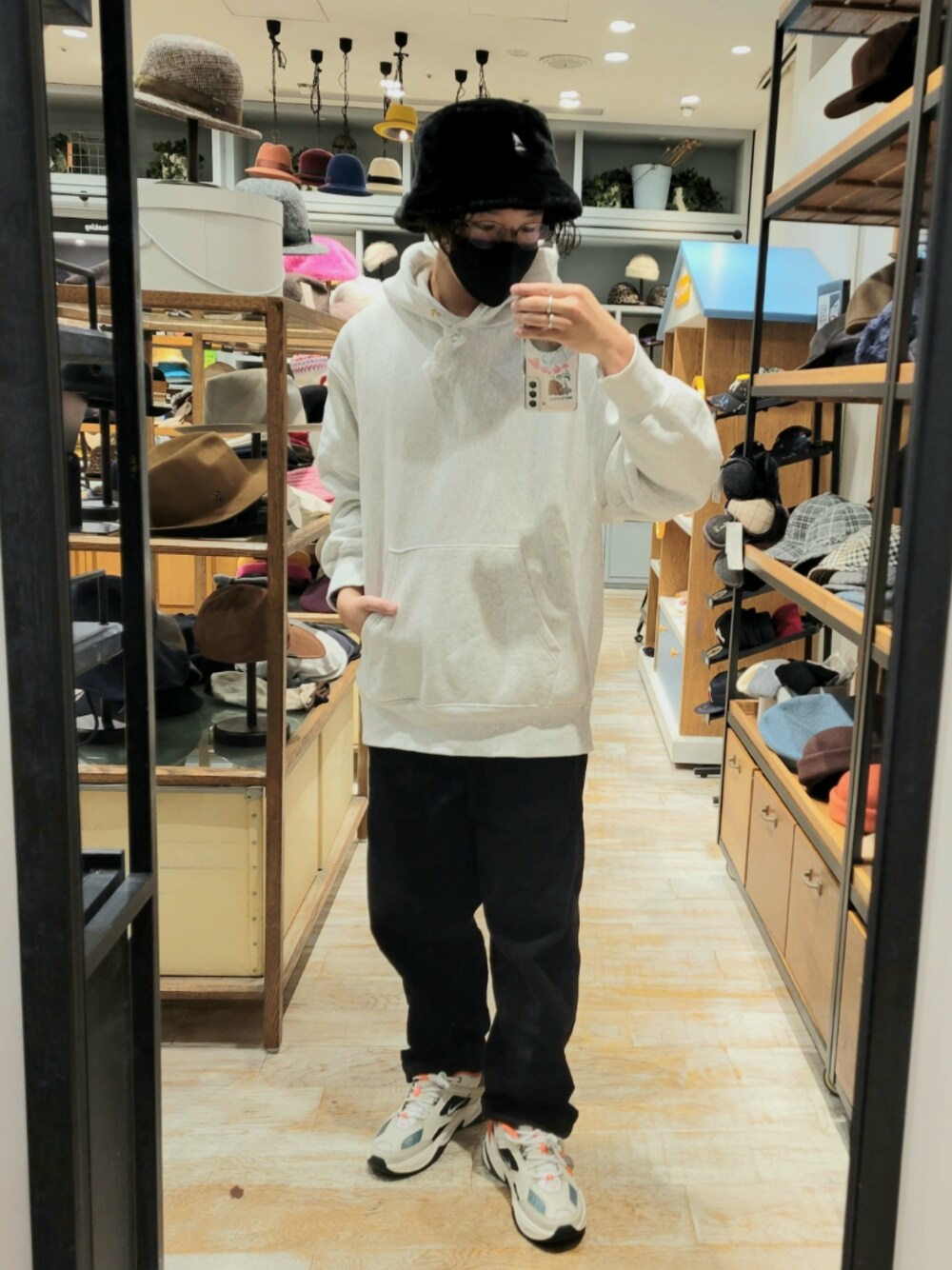 キングレオコーデ くすくす(OVERRIDE 本部)｜KANGOLのハットを使った