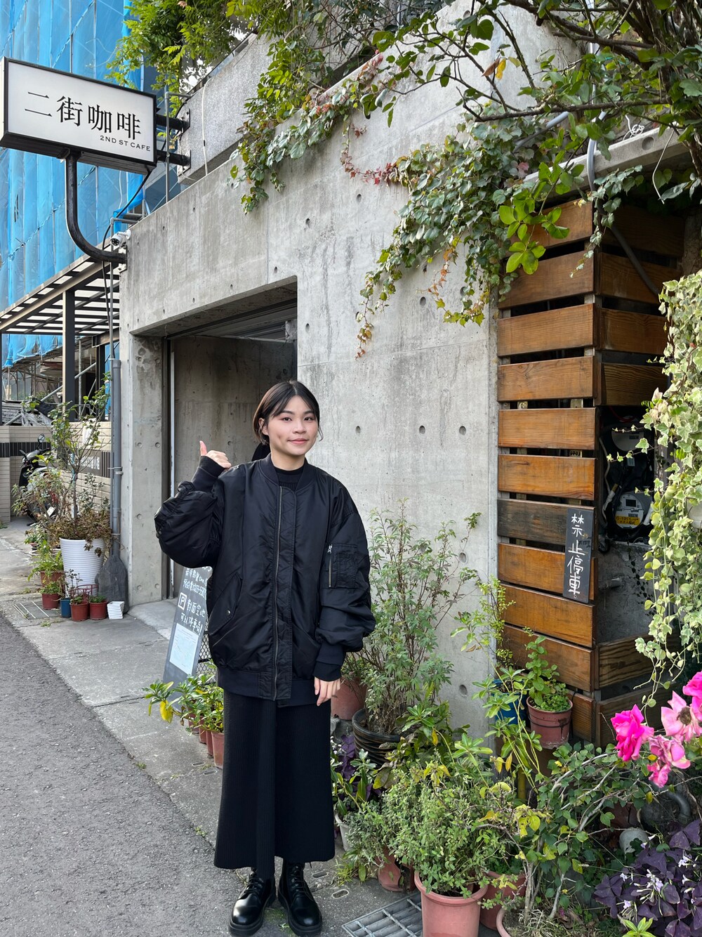 「LOWRYS FARMのアイテム（その他アウター、ブラック系）」を使った、Coco Kuさん（レディース・158cm）の冬コーディネートの1枚目の写真
