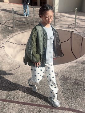 「アイテム（スニーカー）」を使った、hanaさん（キッズ・145cm）の秋コーディネート