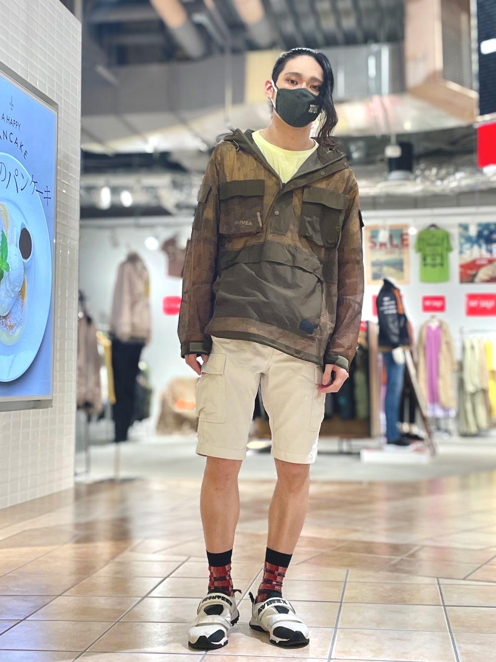 「ミリタリー、カジュアル、ショートパンツ、AVIREX、シースルー、夏コーデ、ゆるコーデ、AVIREXBelle、AVIREX新潟店、ファッションの力を信じよう」｜「AVIREXのAVI-TRANSLUCEN T FIE（ミリタリージャケット、その他）」を使った、高田さん（メンズ・181cm）の夏コーディネートの1枚目の写真