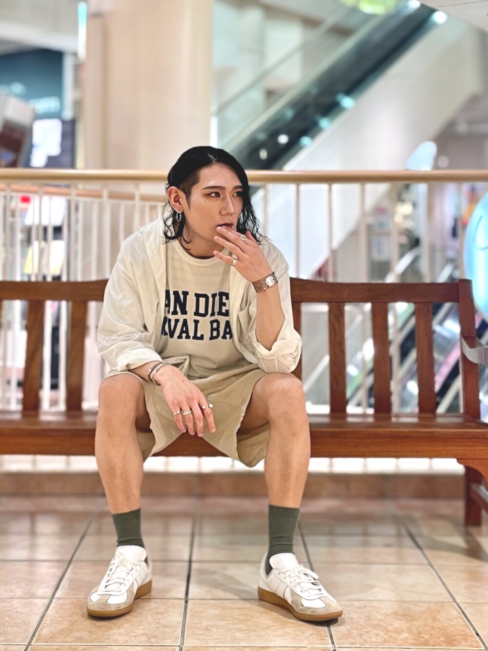 「ミリタリー、AVIREX、オールホワイト、ラフ、リラックススタイル、ootd、オトナカジュアル、AVIREXBelle、AVIREX新潟店、ファッションの力を信じよう」｜「AVIREXの【直営店限定】ルーズ フィット A シャツ / LOOSE FIT A SHIRT / アヴィレックス / AVIREX（シャツ/ブラウス、ホワイト系）」を使った、高田さん（メンズ・181cm）の夏コーディネートの1枚目の写真