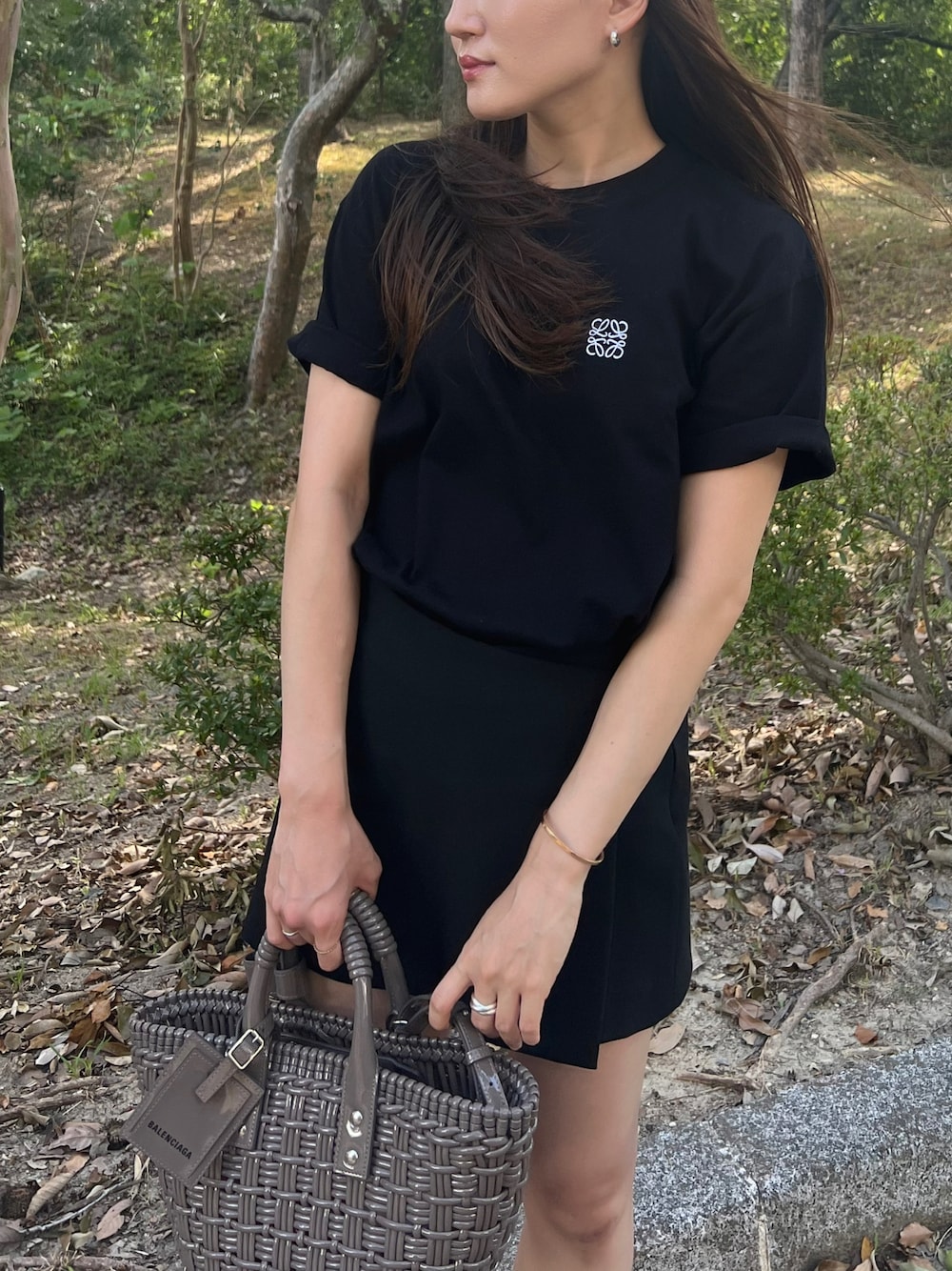 「大人カジュアル、シンプル、ブラック、ママコーデ、ママファッション」｜「LOEWEのアイテム（Tシャツ/カットソー、ブラック系）」を使った、saさん（レディース・155cm）の夏コーディネートの1枚目の写真