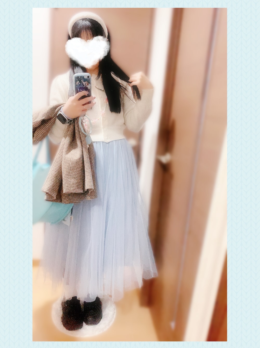 「淡色コーデ、冬のコーデ、おでかけコーデ、休日スタイル、大人可愛い、大人ガーリー、パステルカラー、骨格ナチュラル、ブルべ夏」｜「no brandのチュールスカート（スカート、ブルー系）」を使った、pickaliceさん（骨格ナチュラル・レディース・158cm）の冬コーディネートの1枚目の写真